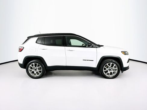 Used 2025 Jeep Compass Limited image 10