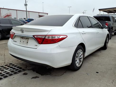 Used 2015 Toyota Camry LE image 10