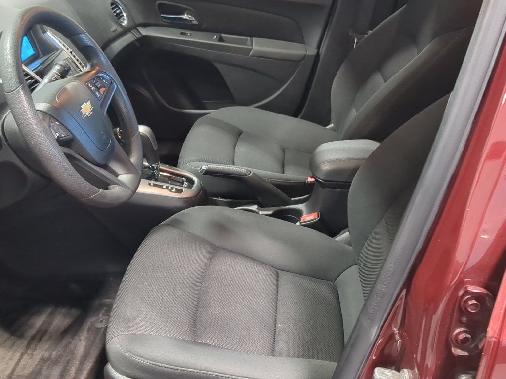 Used 2016 Chevrolet Cruze LT FWD image 19