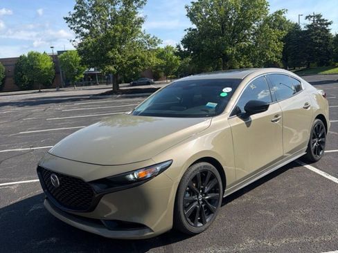 Used 2024 MAZDA MAZDA3 s AWD/4WD image 2