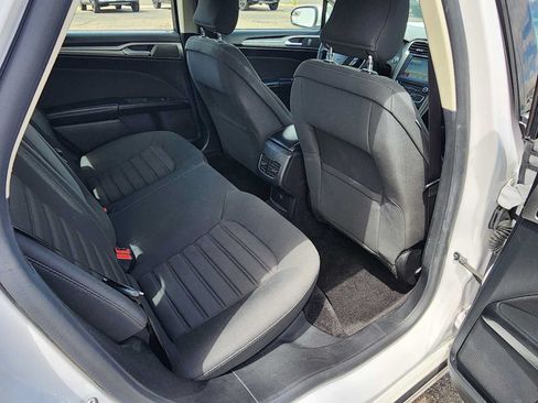 Used 2018 Ford Fusion SE w/ Fusion SE Technology Package FWD image 14