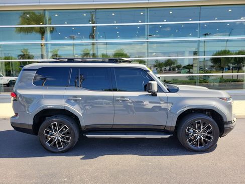 Used 2024 Lexus GX 550 w/ Accessory Package (Z1) AWD/4WD image 3