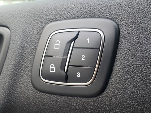 Used 2025 Ford Escape Platinum w/ Premium Technology Package image 24