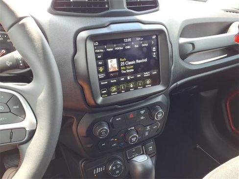 Used 2023 Jeep Renegade Trailhawk image 9