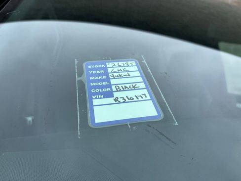 Used 2025 GMC Yukon Denali AWD/4WD image 36