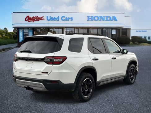 Used 2025 Honda Pilot TrailSport image 5