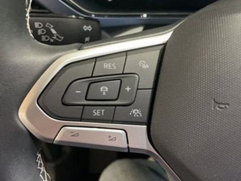Certified 2023 Volkswagen Taos SE w/ Panoramic Sunroof Package AWD/4WD image 17