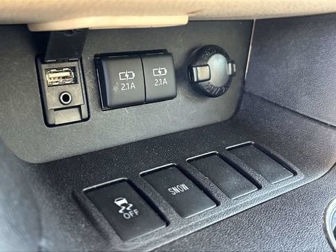 Used 2018 Toyota Highlander XLE FWD image 30