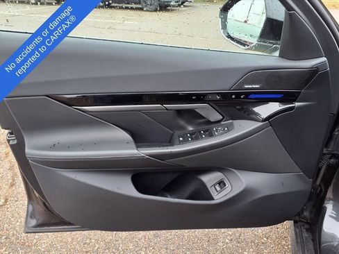 Used 2025 BMW 530i xDrive w/ Premium Package image 15