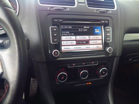 Used 2012 Volkswagen Golf 4-Door FWD image 9