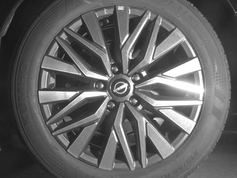 Used 2025 Nissan Altima 2.5 SV FWD image 14