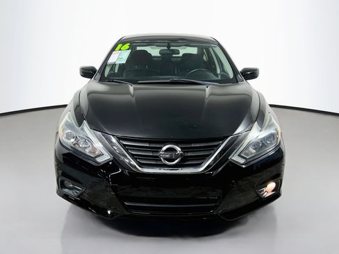 Used 2016 Nissan Altima 2.5 SR FWD image 11