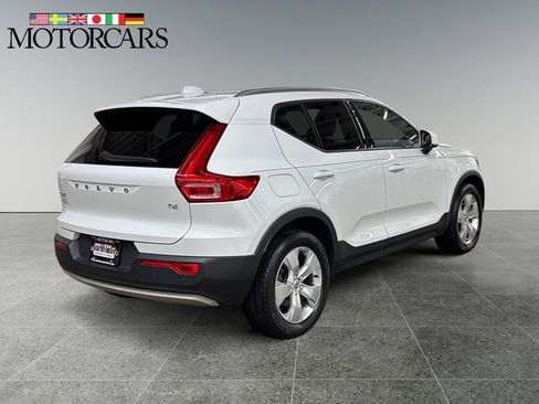 Used 2019 Volvo XC40 T4 Momentum image 3