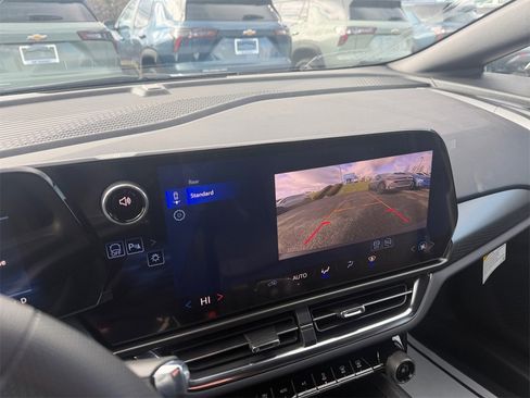 New 2026 Chevrolet Equinox EV LT image 18