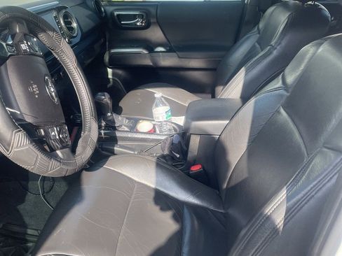 Used 2021 Toyota Tacoma TRD Sport image 8