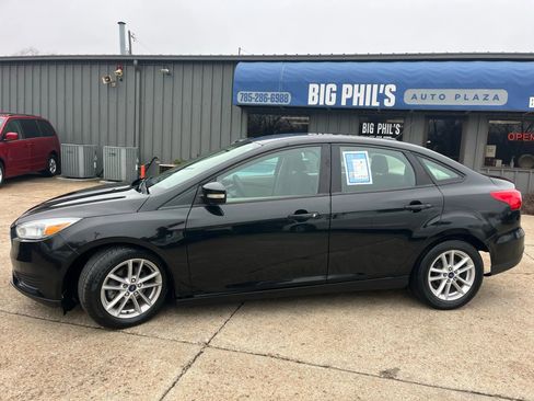 Used 2015 Ford Focus SE FWD image 3