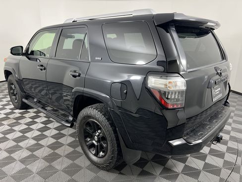 Used 2017 Toyota 4Runner SR5 AWD/4WD image 10
