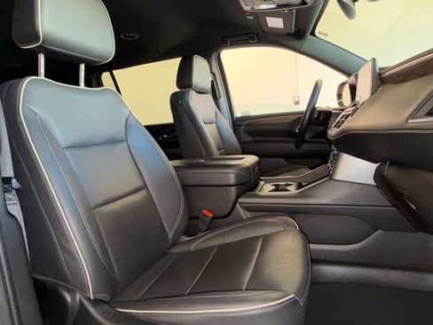 Used 2023 Chevrolet Suburban Premier image 27