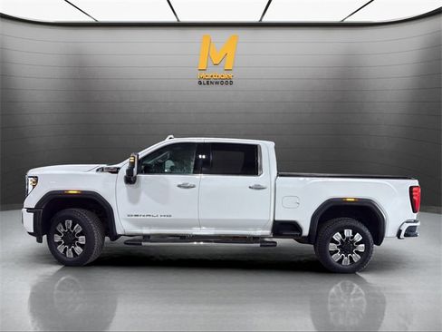 Used 2024 GMC Sierra 3500 Denali image 6