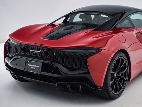 Used 2023 McLaren Artura RWD image 14