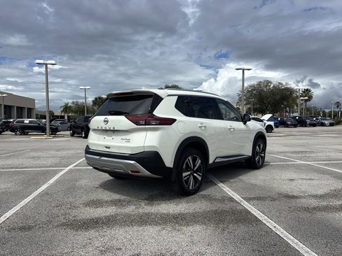 Used 2022 Nissan Rogue Platinum w/ Head-Up Display Package AWD/4WD image 3