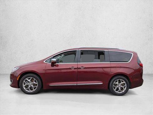 Used 2020 Chrysler Pacifica Touring-L FWD image 2