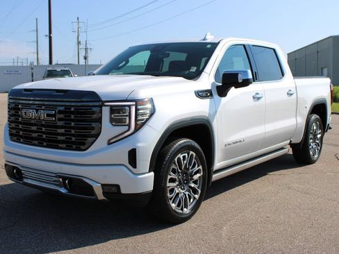 Used 2023 GMC Sierra 1500 Denali Ultimate AWD/4WD image 2