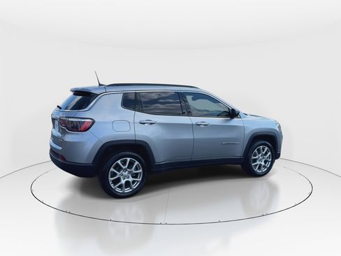 Used 2022 Jeep Compass Latitude image 8