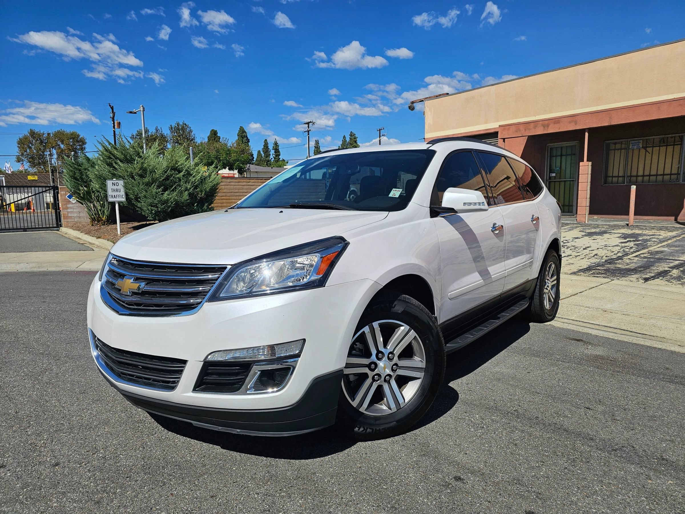 Used 2016 Chevrolet Traverse LT FWD image 1