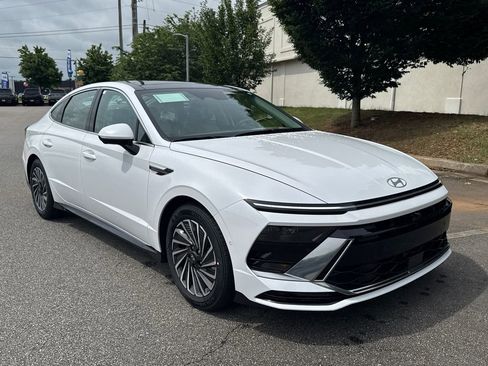 New 2025 Hyundai Sonata Limited image 2