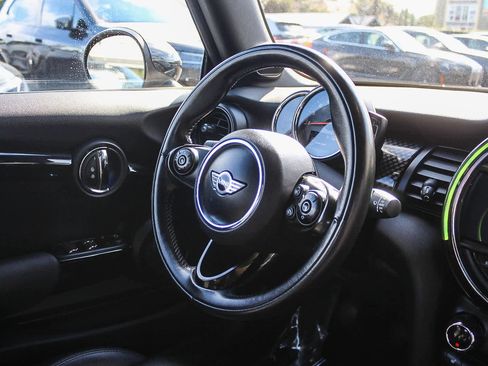 Used 2018 MINI Cooper S image 15