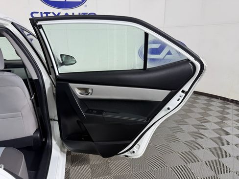 Used 2019 Toyota Corolla LE image 12