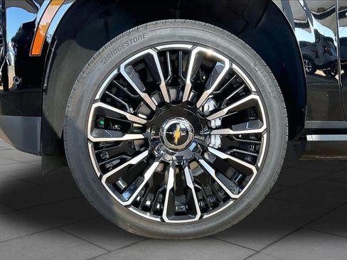 Certified 2026 Chevrolet Tahoe High Country w/ LPO, Illumination Package AWD/4WD image 12