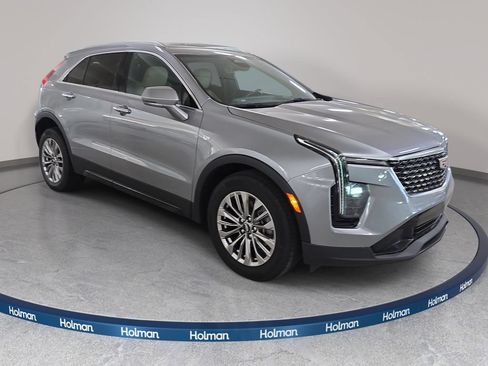 Used 2024 Cadillac XT4 Premium Luxury w/ Technology Package FWD image 4