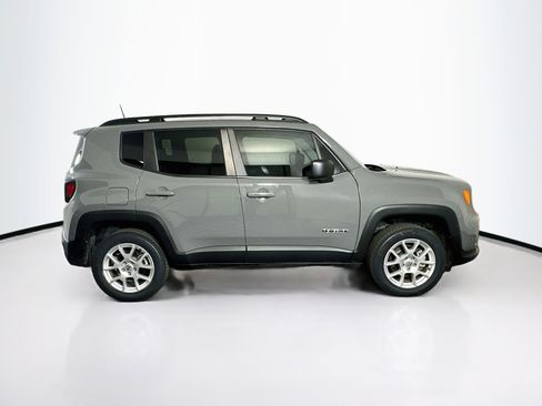 Used 2022 Jeep Renegade Latitude AWD/4WD image 10