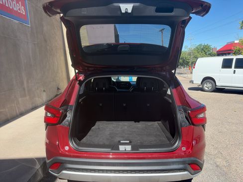 Used 2024 Chevrolet Trax LT FWD image 11