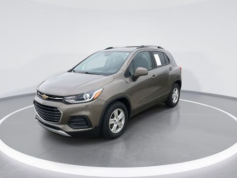 Used 2021 Chevrolet Trax LT w/ Driver Confidence Package image 4