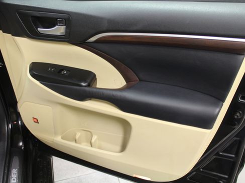 Used 2014 Toyota Highlander Limited Platinum image 28