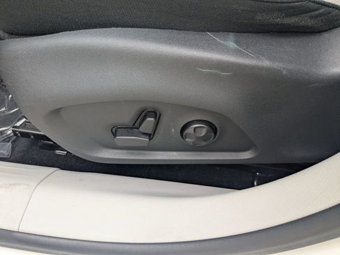 Used 2018 Jeep Compass Latitude w/ Popular Equipment Group FWD image 7