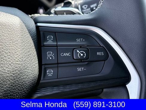 Used 2023 Jeep Grand Cherokee Altitude AWD/4WD image 15