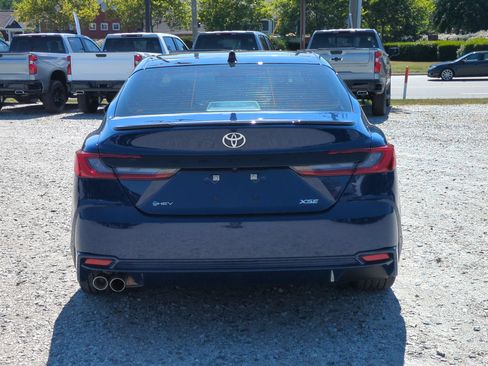 Used 2025 Toyota Camry XSE FWD image 9