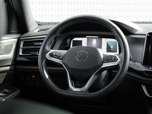 Used 2024 Volkswagen Atlas Cross Sport SEL R-Line AWD/4WD image 9