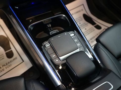 Used 2021 Mercedes-Benz GLB 250 4MATIC image 39