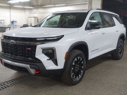 New 2026 Chevrolet Traverse Z71 w/ Enhanced Driving Package AWD/4WD image 3