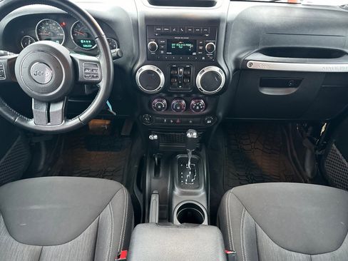 Used 2017 Jeep Wrangler Unlimited Sahara w/ Connectivity Group image 13