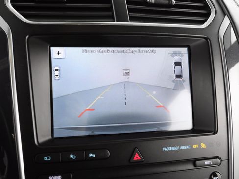 Used 2019 Ford Explorer Platinum image 40