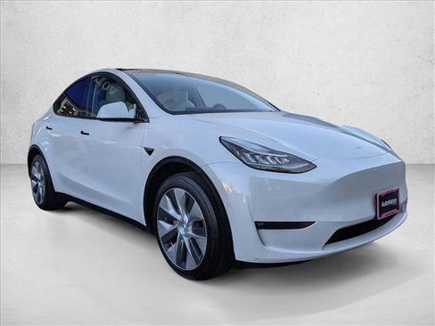 Used 2021 Tesla Model Y Long Range image 3