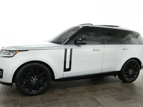 Used 2023 Land Rover Range Rover SE AWD/4WD image 2