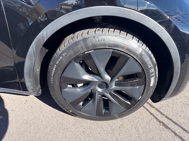 Used 2024 Tesla Model Y Long Range AWD/4WD image 25