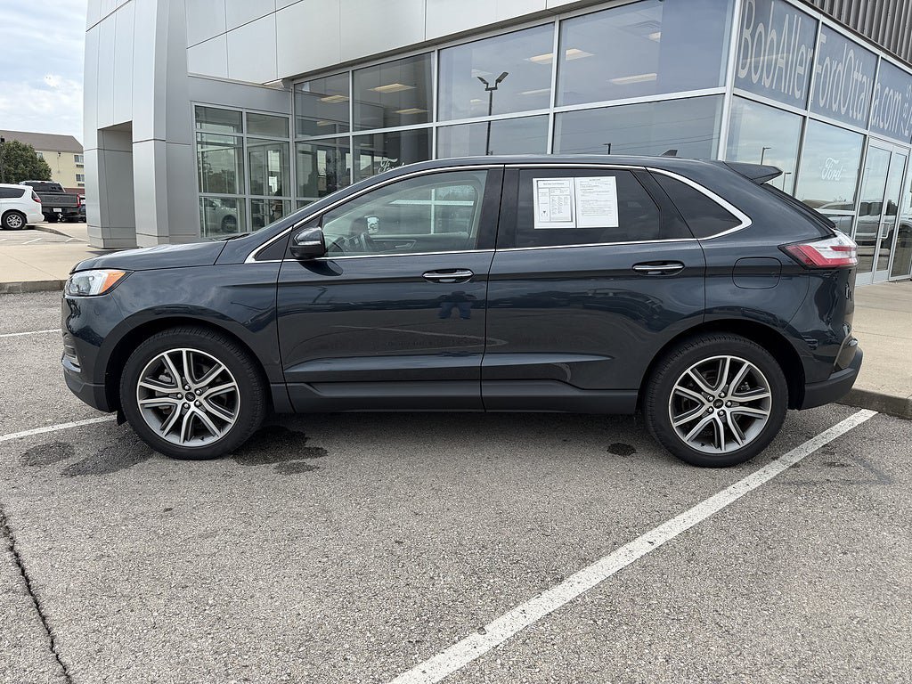 Used 2023 Ford Edge Titanium AWD/4WD image 2